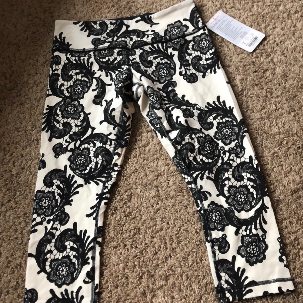 Lululemon under crop
